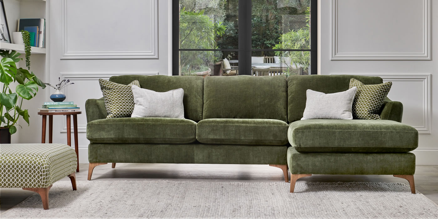 Easy Living Chaise Sofa Roomset